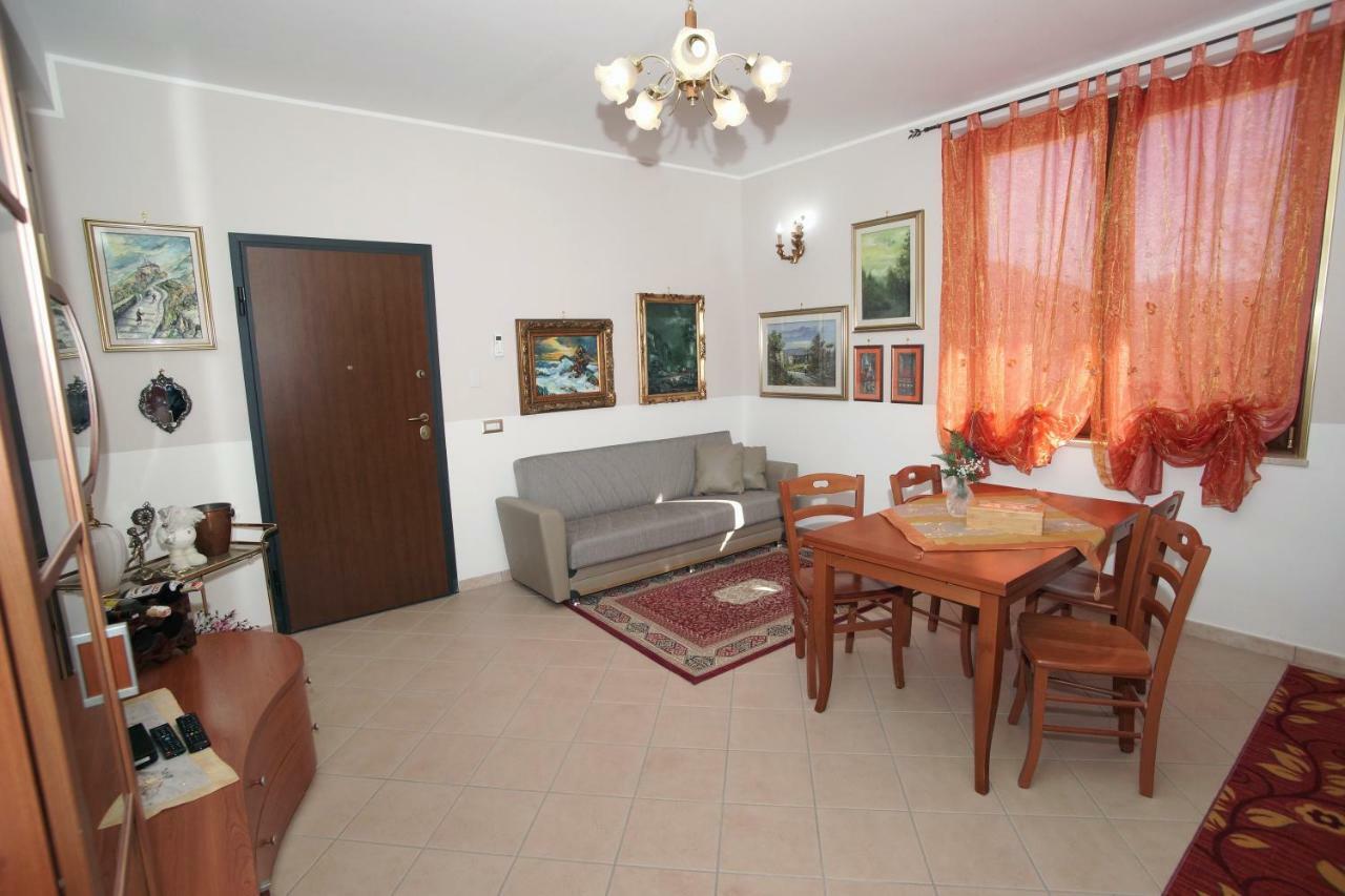 Arcobaleno Apartment Fondi Buitenkant foto